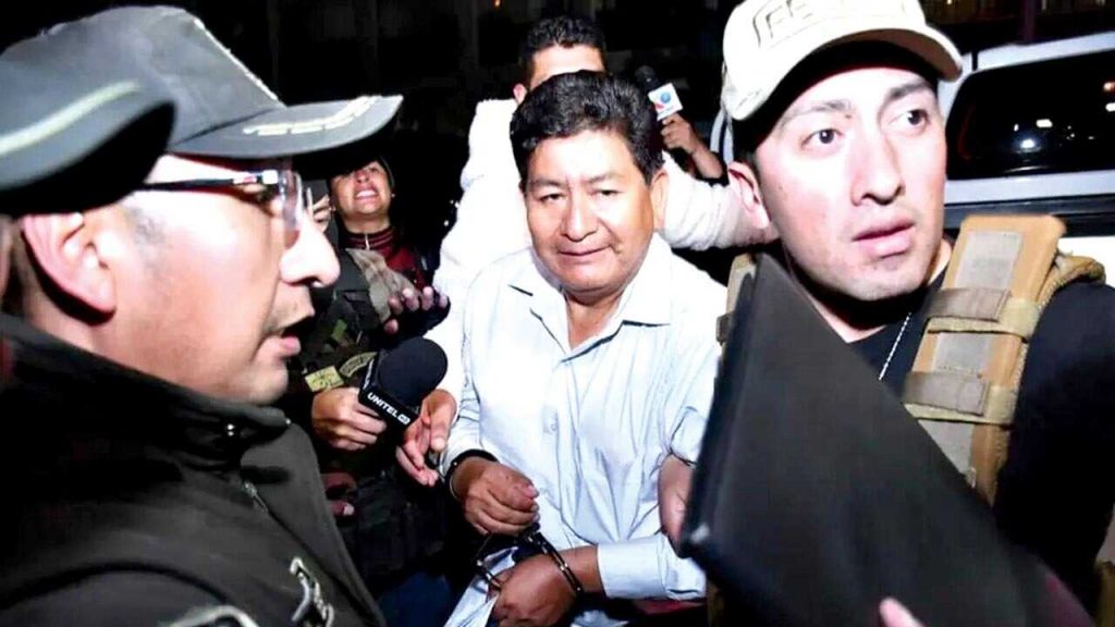 Fiscalía imputa al exministro Montaño; aguardan fecha y hora de audiencia