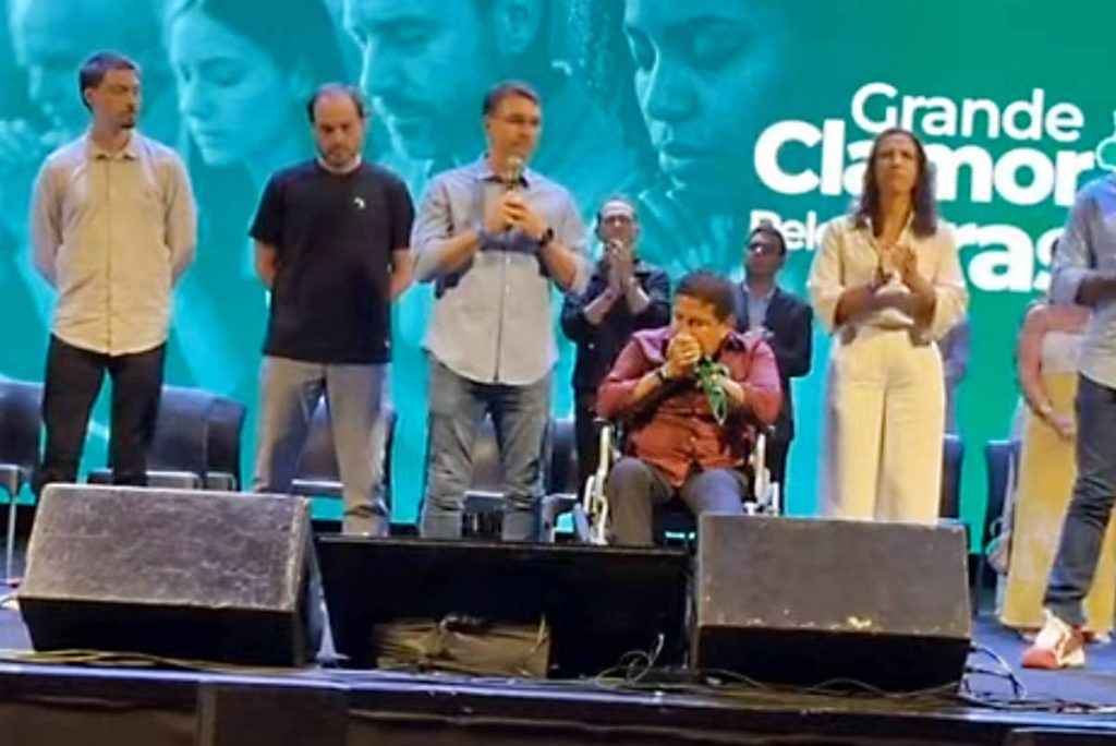 Flávio Bolsonaro dice en busca de evangélicos - 01/09/2026 - Política