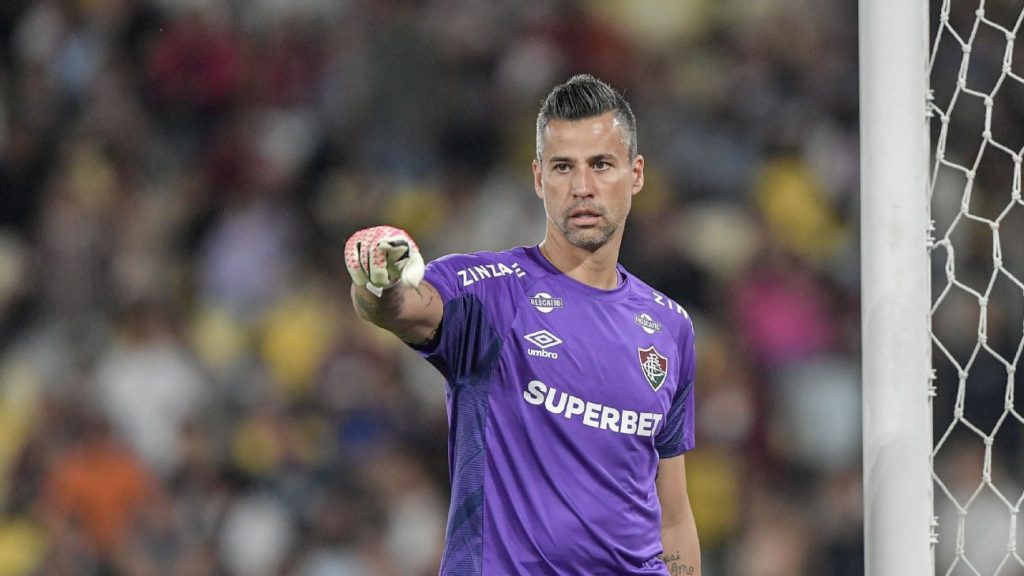 Fluminense anuncia renovación con Fábio, que pode chegar até os 47 años em atividade