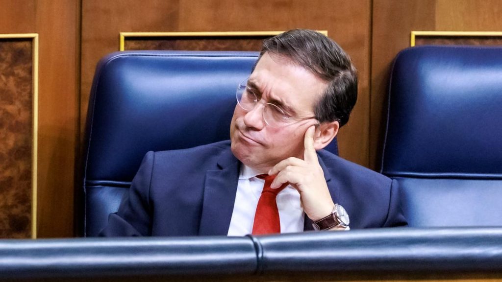 Gobierno y oposición se enfrentan ante una agenda internacional que escapa a su control