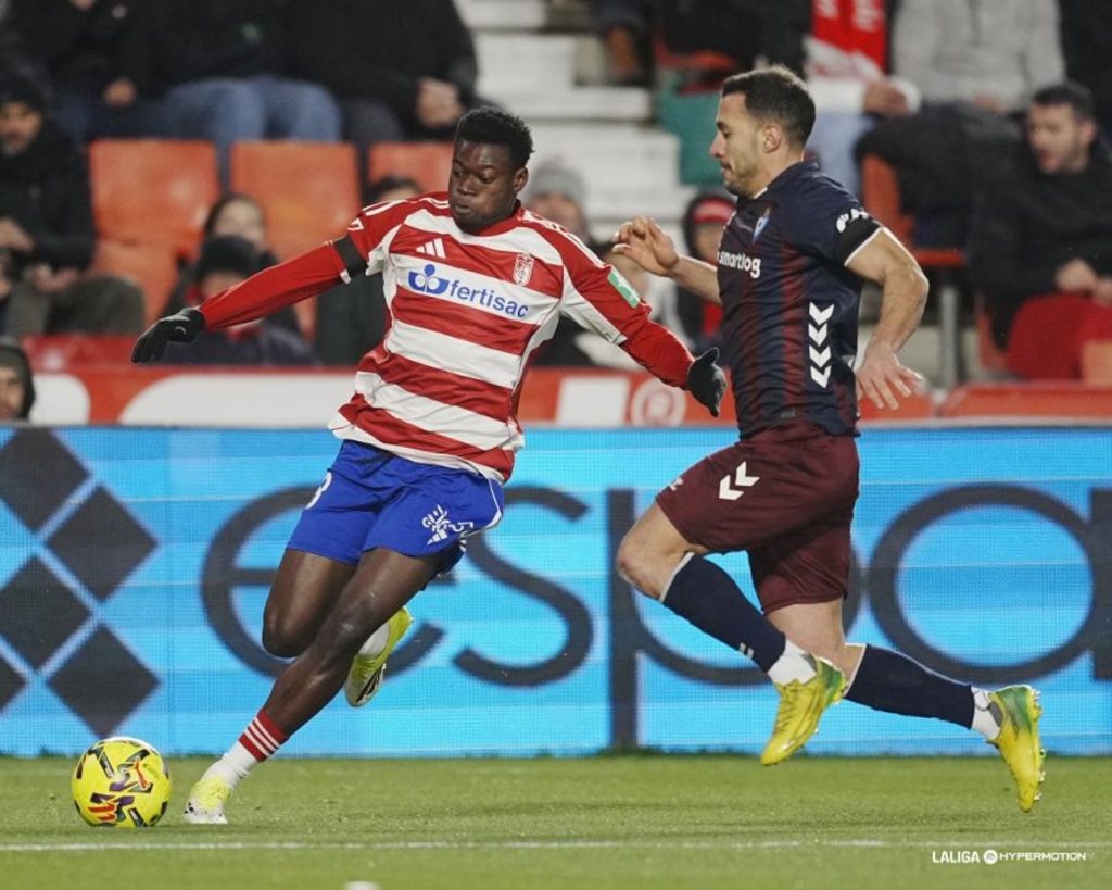 Granada y Eibar sellan un empate insuficiente en Los Cármenes