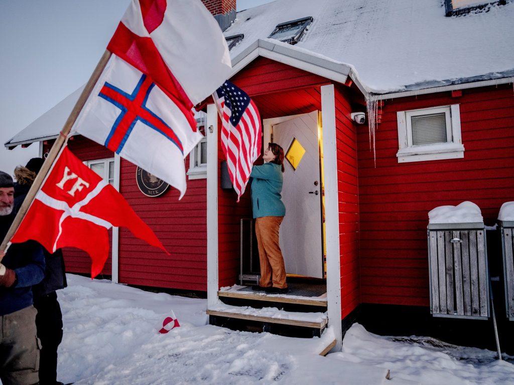 Groenlandia publica una guía de supervivencia en medio de la tensión por el interés de Donald Trump en la isla