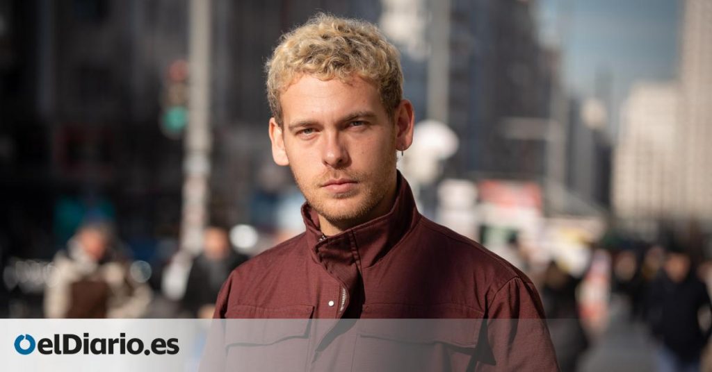 Hens, el artista que canta sobre las mudanzas de una “generación que pelea para conseguir independizarse”