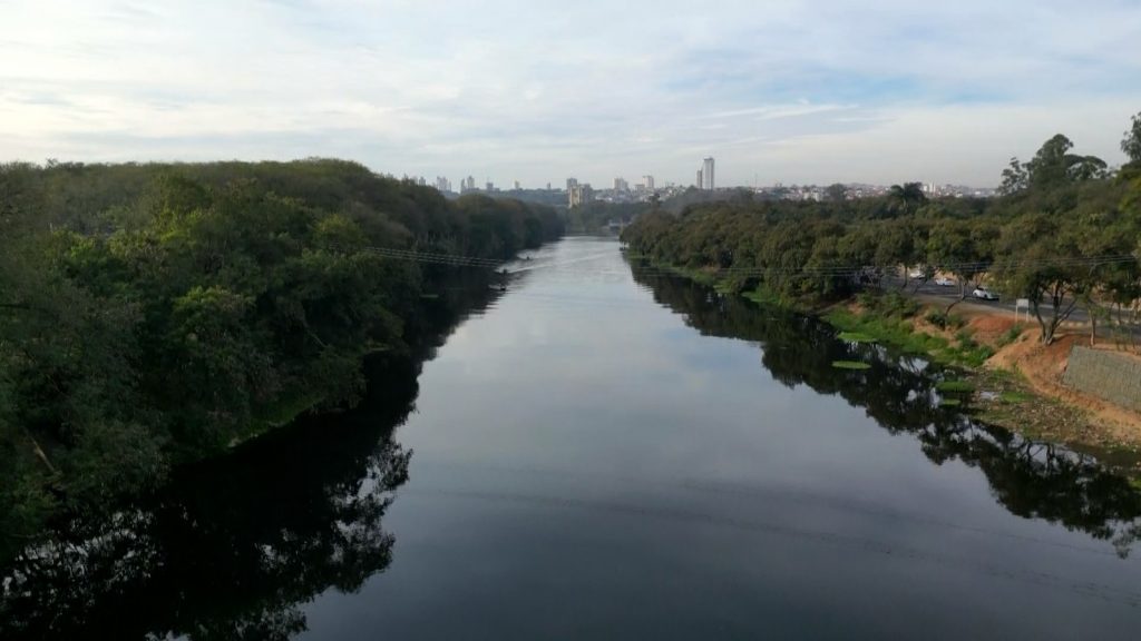 Homem desaparece en el río Piracicaba, e bombeiros fazem buscas Homem desaparece en el río Piracicaba, e bombeiros fazem buscas