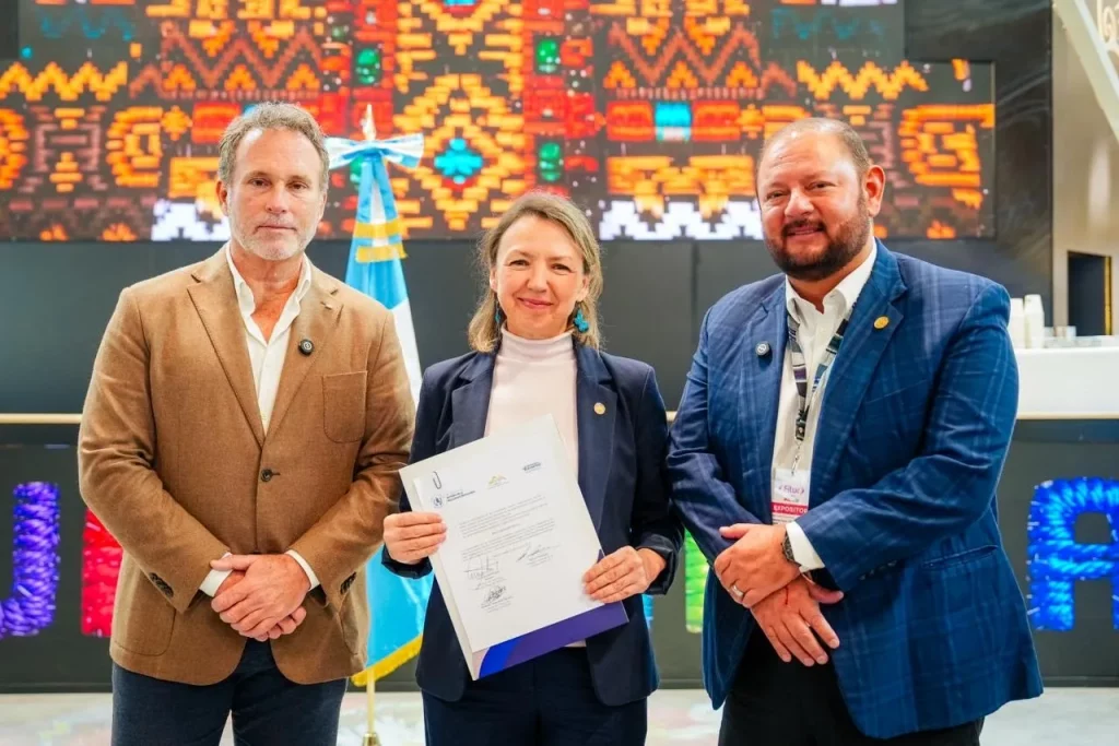 Inguat, MARN y Camtur firman pacto para impulsar turismo sostenible en el lago de Atitlán Inguat, MARN y Camtur firman pacto para impulsar turismo sostenible en el lago de Atitlán