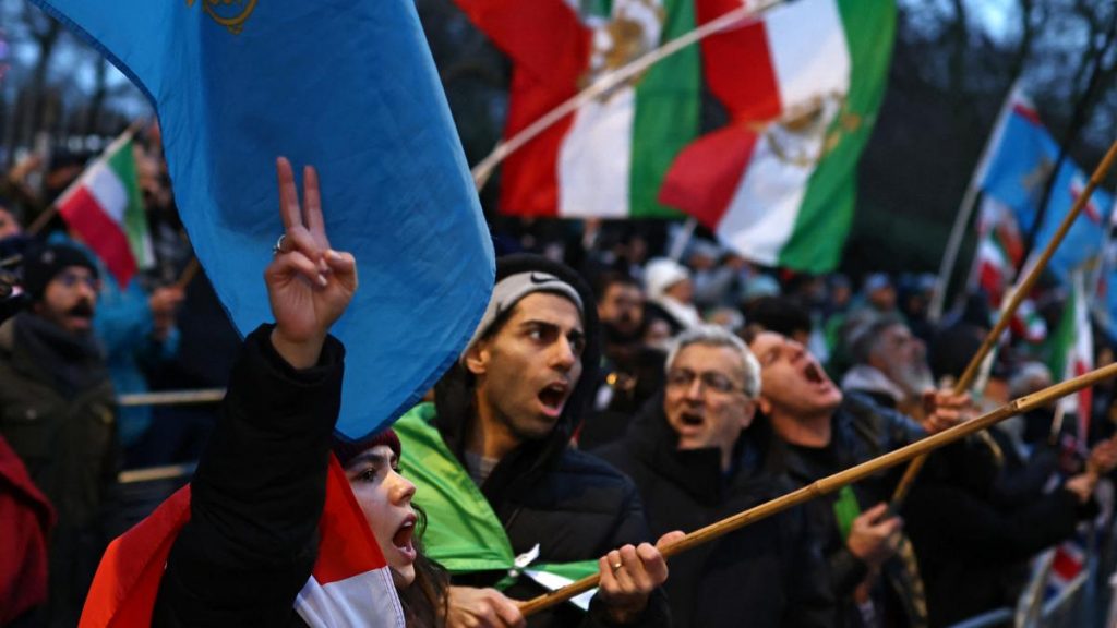 Irán vive nuevas manifestaciones mientras crecen denuncias de represión