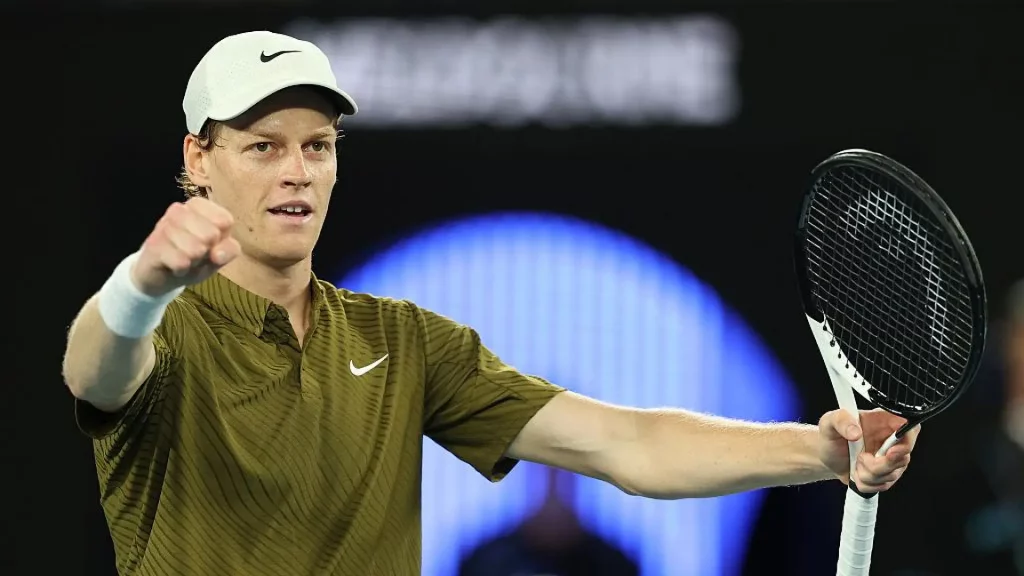 Jannik Sinner no falla ante Shelton y se cita con Djokovic en la semifinal de Australia