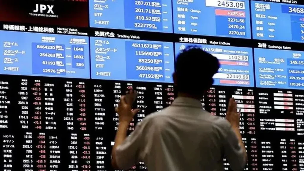 Japón tambalea, enciende alertas en el mercado y la Fed tantea una posible intervención sobre el yen