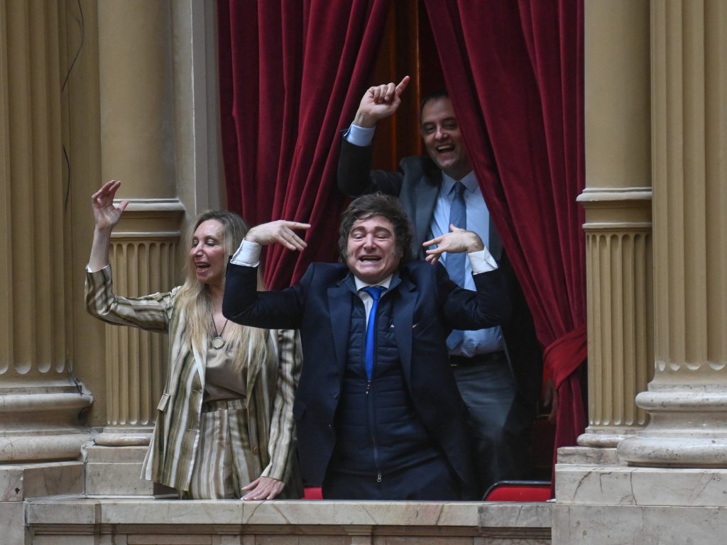 Javier Milei y sus medidas, EN VIVO: el Gobierno sigue negociando la reforma laboral con los gobernadores y espera el dato de inflación que hoy difunde el INDEC