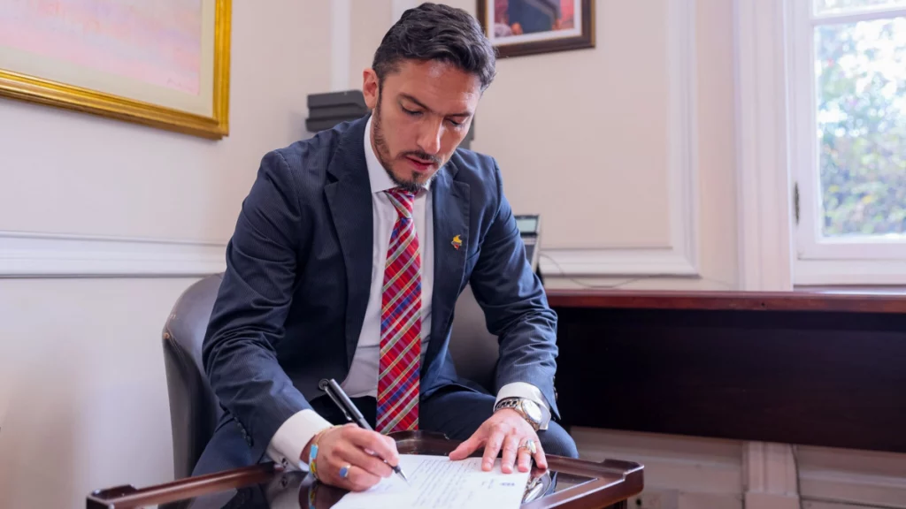 Juan Carlos Florián saldría del Ministerio de Igualdad luego de que el presidente Gustavo Petro le pidiera la renuncia