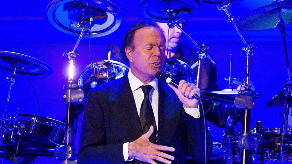 Julio Iglesias publicó mensajes que habrían sido enviados por sus exempleadas para demostrar su inocencia tras denuncias: ‘La evidencia es clara’ Julio Iglesias publicó mensajes que habrían sido enviados por sus exempleadas para demostrar su inocencia tras denuncias: 'La evidencia es clara'