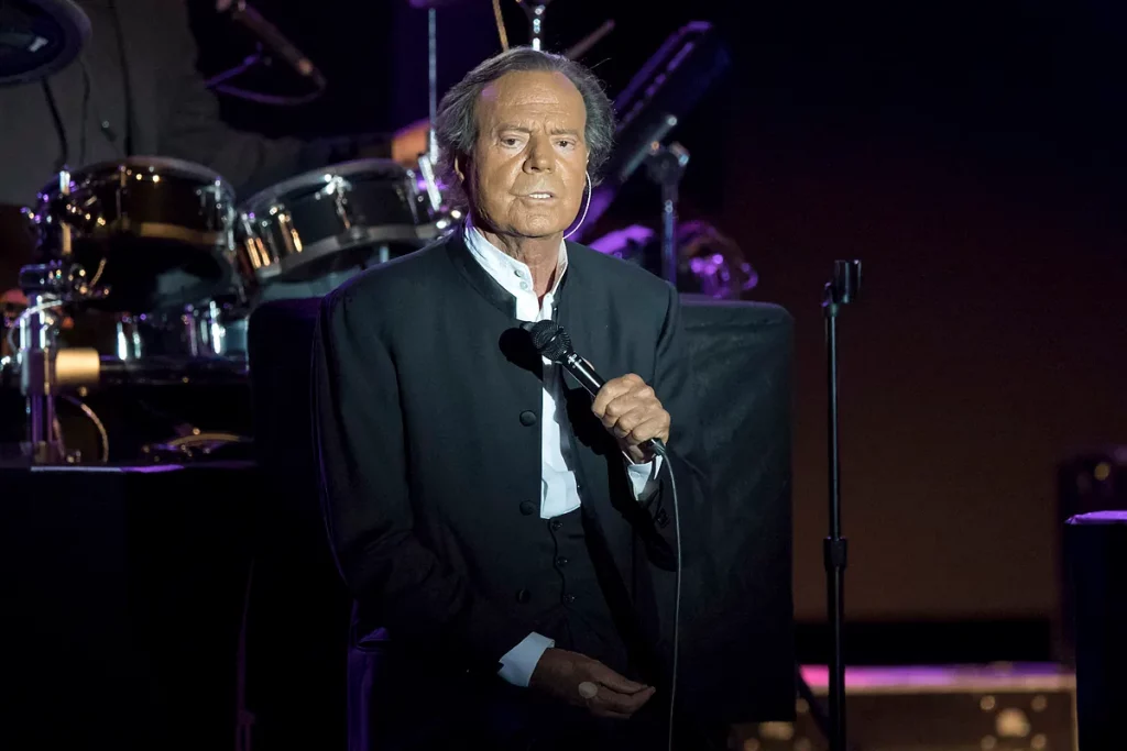 Julio Iglesias reclama a la Fiscalía de la Audiencia Nacional la denuncia de las trabajadoras y considera "insólito" no disponer de una copia