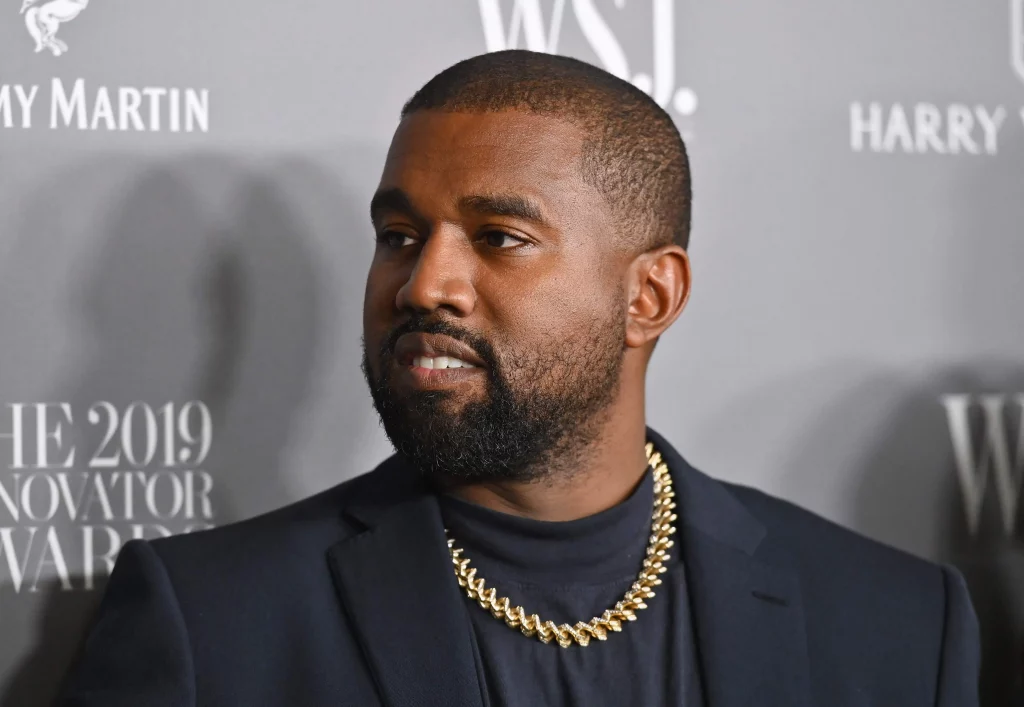 Kanye West se disculpa por comentarios antisemitas y habla sobre su salud mental.