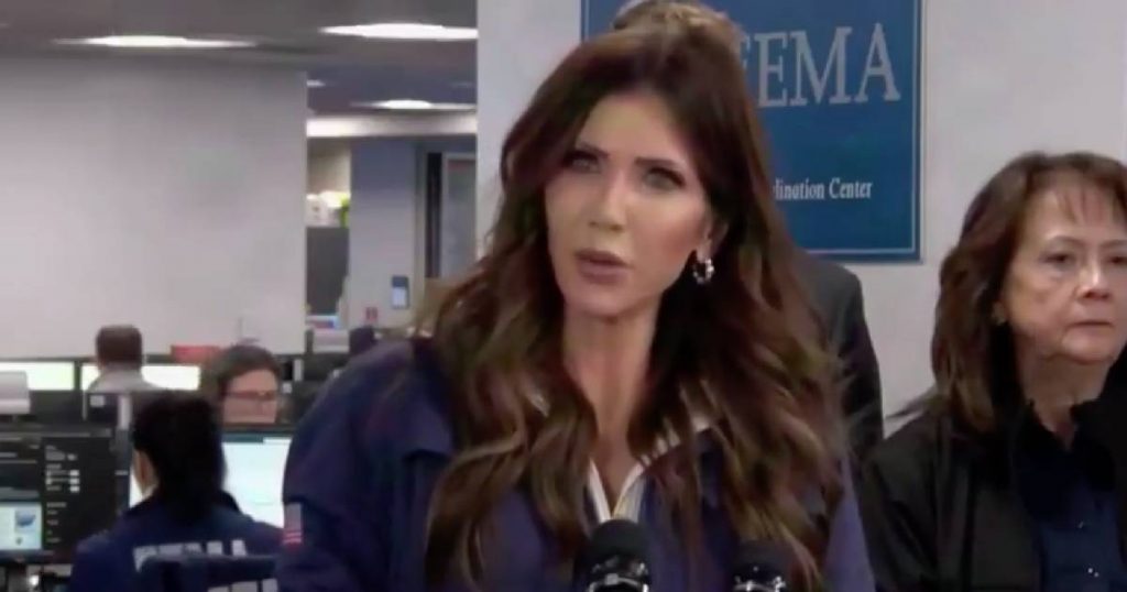 Kristi Noem justifica a agentes federales tras el asesinato de un joven enfermero en Minneapolis