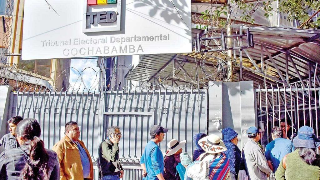 LIBRE y A-UPP tienen cada una a más de 30 candidatos a alcaldes inhabilitados LIBRE y A-UPP tienen cada una a más de 30 candidatos a alcaldes inhabilitados