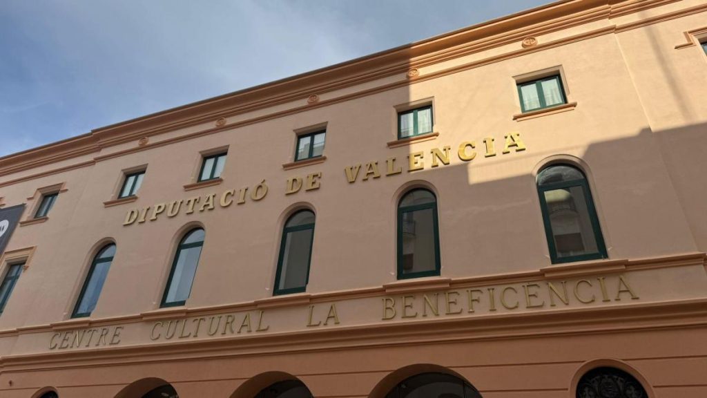 La Diputación de València pierde la tilde de manera temporal en pleno debate lingüístico