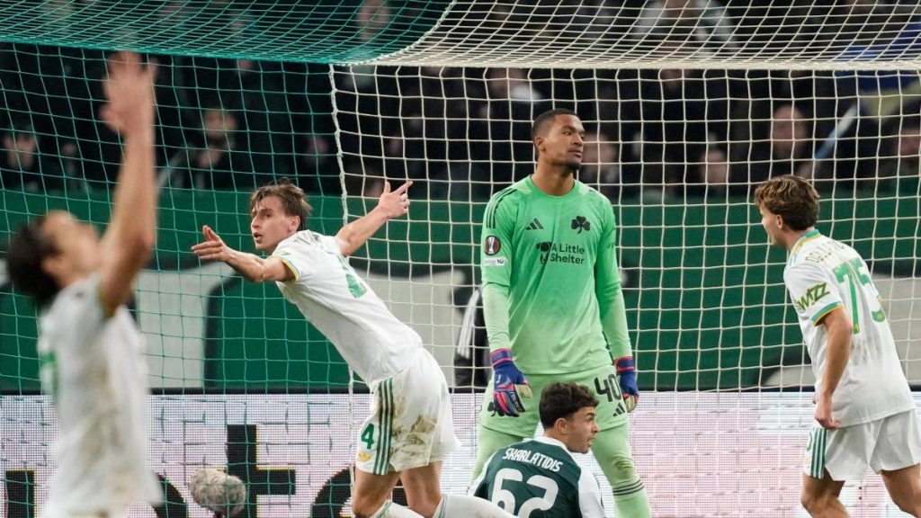 La Roma, con diez, logra ante el Panathinaikos de Rafa Benítez el punto que le faltaba