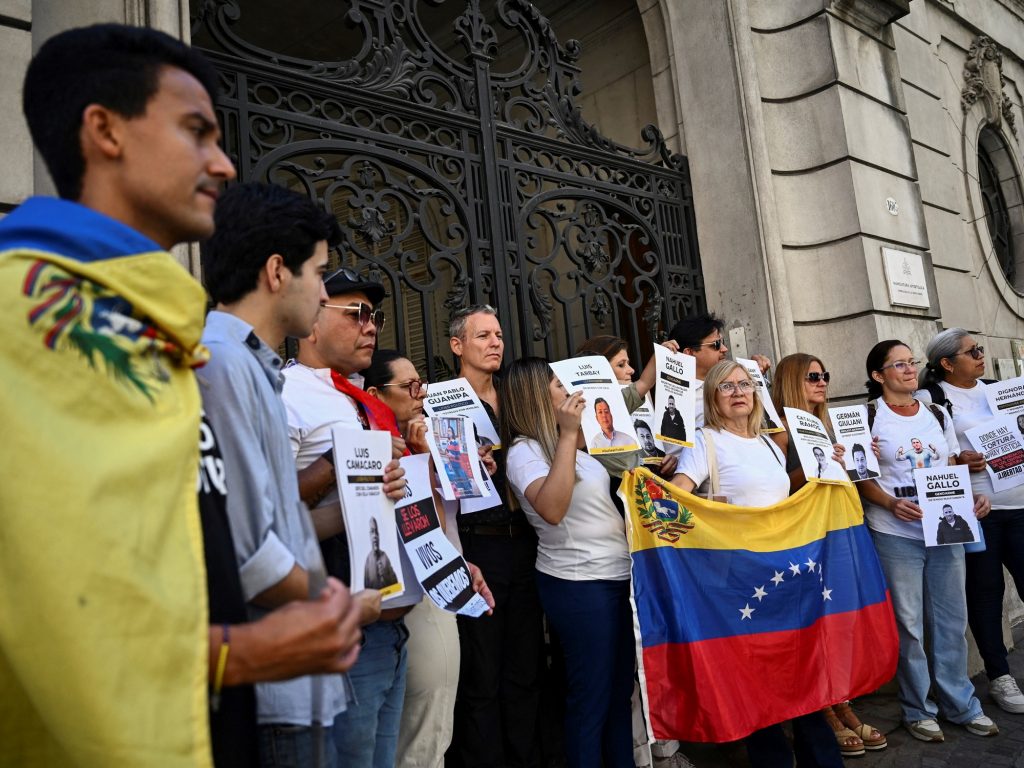 La esposa del abogado argentino detenido en Venezuela reveló que pudo hablar con él pero no sabe cómo está: "es desesperante"