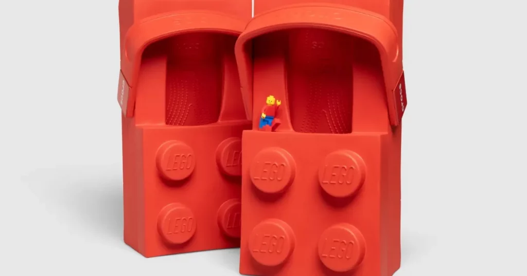 La extraña colaboración de Lego con Crocs: las Bricks Clogs La extraña colaboración de Lego con Crocs: las Bricks Clogs