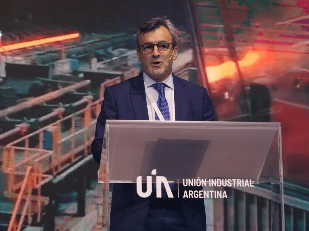 La guerra de los tubos: el jefe de la UIA salió defensor a Paolo Rocca