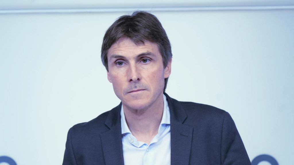 La oposición carga en tromba contra el Govern por la segunda jornada de colapso en Rodalies y carreteras La oposición carga en tromba contra el Govern por la segunda jornada de colapso en Rodalies y carreteras