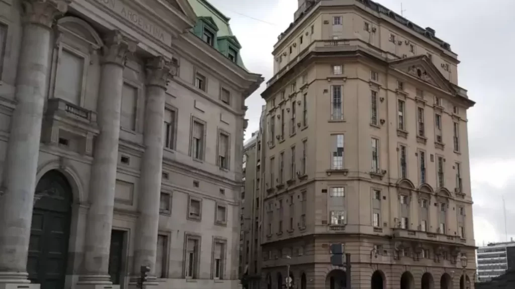 La Justicia rechazó frenar el DNU que amplió las facultades de la SIDE y habilitó aprehensiones La oposición se unió en un amplio rechazo al DNU que modifica la ley de Inteligencia Nacional