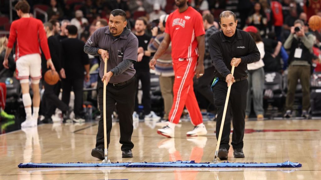 La partida entre Chicago Bulls y Miami Heat se unió a la NBA por una cantidad excesiva en el cuadro.