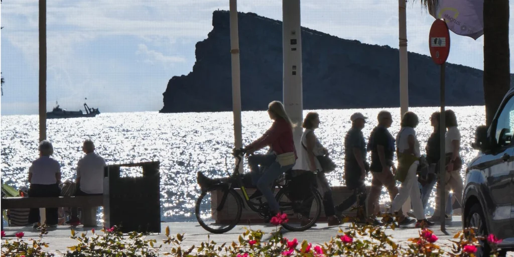 La prensa británica celebra que su país supera a España en turistas en Benidorm como antes del Brexit La prensa británica celebra que su país supera a España en turistas en Benidorm como antes del Brexit