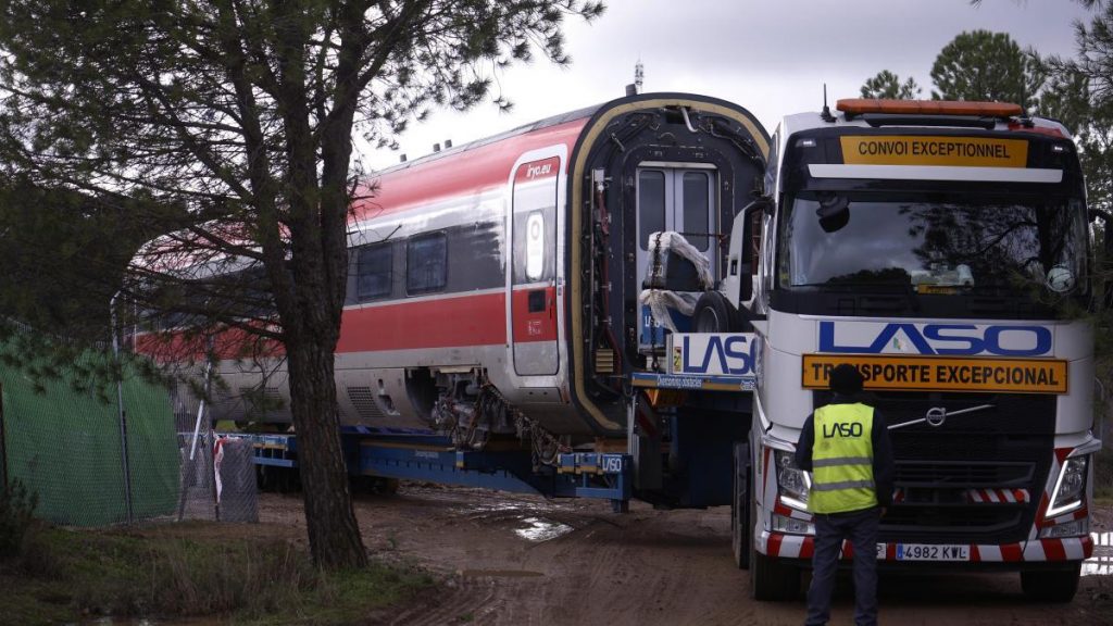 Las dos investigaciones del siniestro de Adamuz discurren por vías paralelas a distinta velocidad
