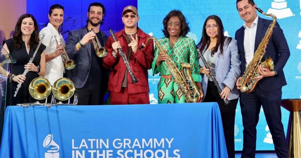 Latin Grammy impulsa el talento musical estudiantil con donación al Instituto Rubiano – Programa TVN Latin Grammy impulsa el talento musical estudiantil con donación al Instituto Rubiano - Programa TVN