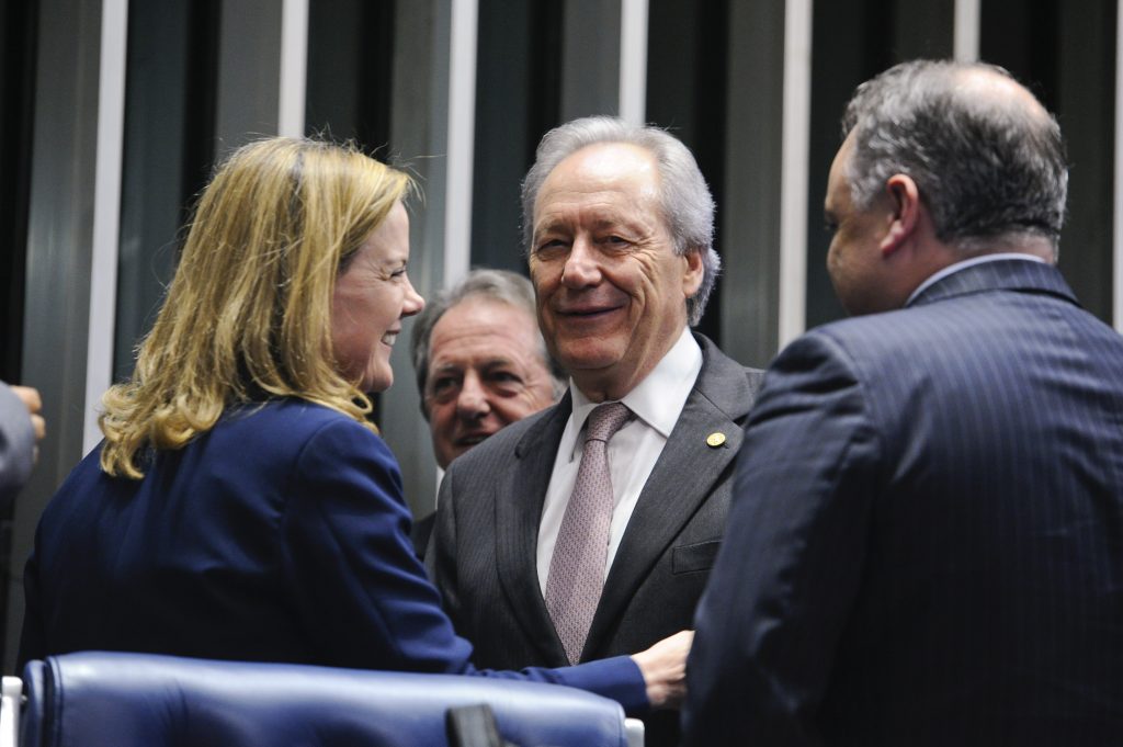 Lewandowski advierte a Lula sobre contratos de consultoría, dijo Gleisi