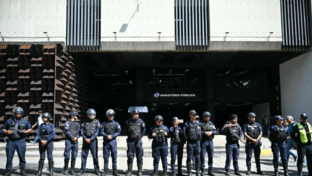 Liberación de presos y desarme de milicias, entre las 10 acciones urgentes que organizaciones civiles exigen para la transición en Venezuela