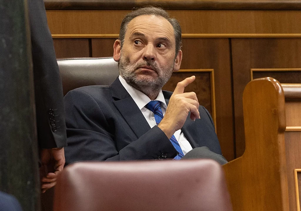 Los abogados de Ábalos renuncian a su defensa por discrepancias económicas.