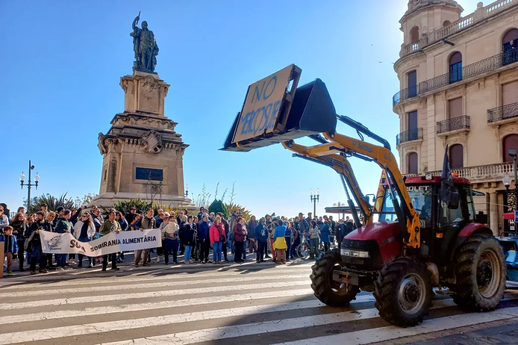 Los agricultores colapsan el centro de Tarragona contra el acuerdo de la UE con Mercosur