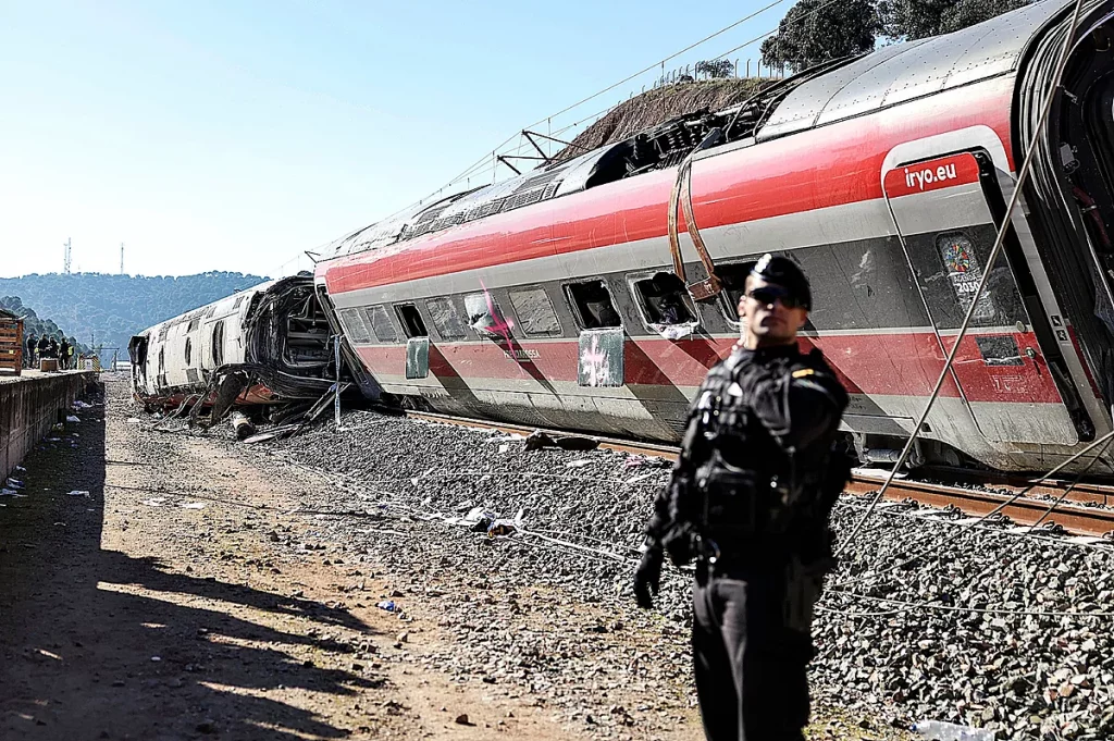 Los límites de velocidad se extienden a otras líneas del AVE mientras Transportes alienta la teoría de un maquinista 'quejica'