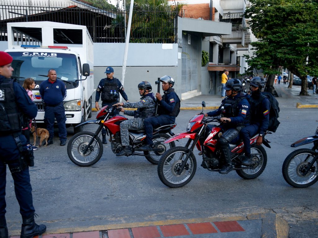 Los parapoliciales chavistas dicen que si Donald Trump quiere el petróleo tendrá que matarlos y denunciar traiciones.