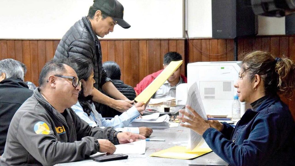 Los partidos tienen centenares de puestos 'reservados' para sustituir candidatos