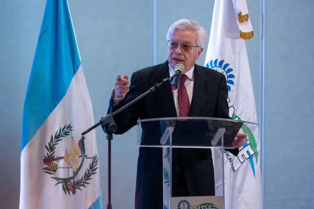 Luis Martínez renuncia a la gerencia general del INDE luego de dos años en el cargo Luis Martínez renuncia a la gerencia general del INDE luego de dos años en el cargo