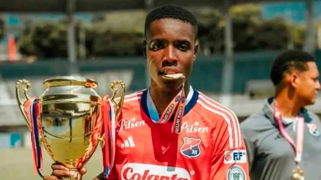 Luis Maturana, cantero del DIM, fue invitado a entrenar con el Manchester City de Inglaterra