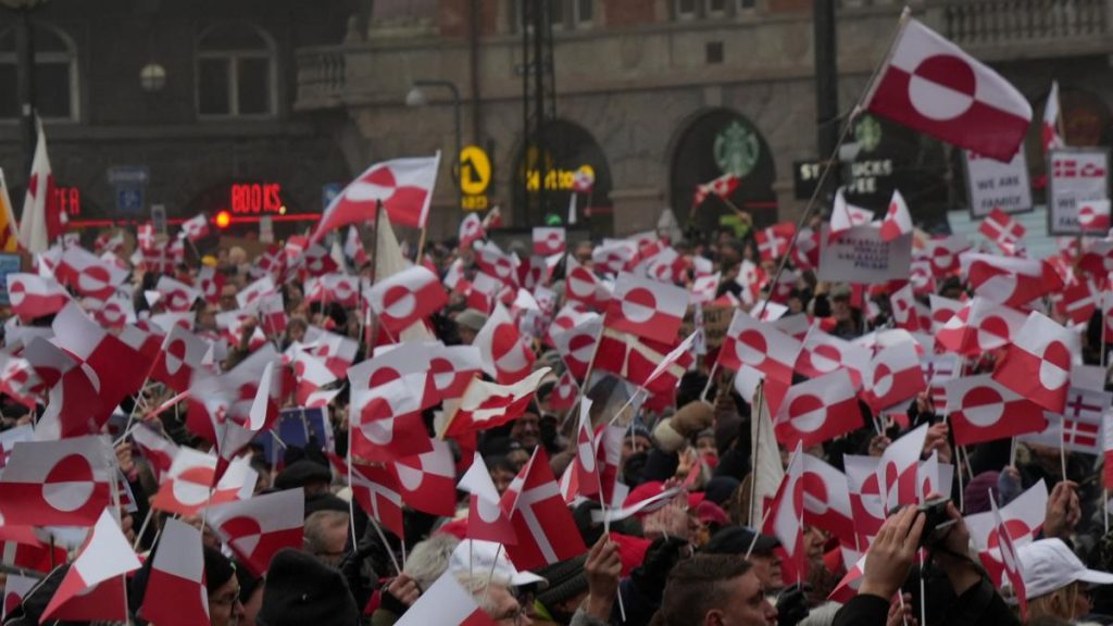 Manifestación masiva en Copenhague al grito de “Groenlandia no está en venta”