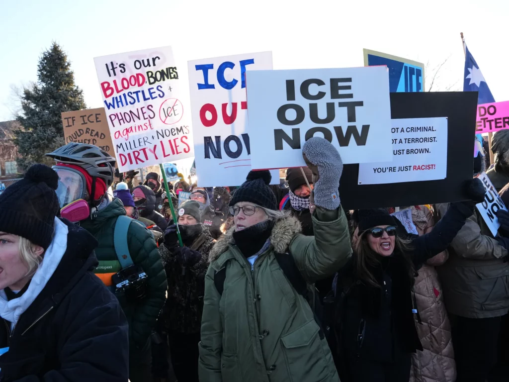 Manifestantes estadounidenses inician una huelga nacional mientras el Departamento de Justicia inicia una investigación sobre el asesinato de Pretti | Noticias de Donald Trump