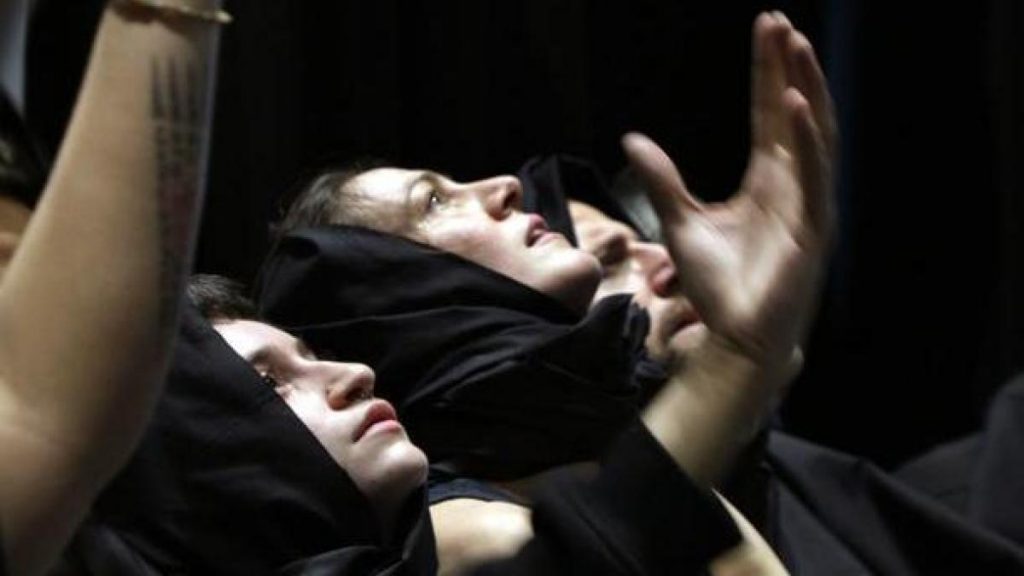 Marina Abramovic (★★✩✩✩), corta y pega Marina Abramovic (★★✩✩✩), corta y pega