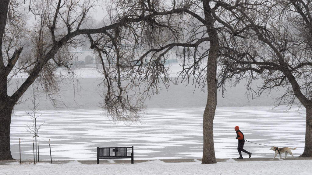 Más de 8.000 vuelos cancelados mientras una fuerte tormenta invernal azota gran parte de EE.UU. UU. Más de 8.000 vuelos cancelados mientras una fuerte tormenta invernal azota gran parte de EE.UU. UU.