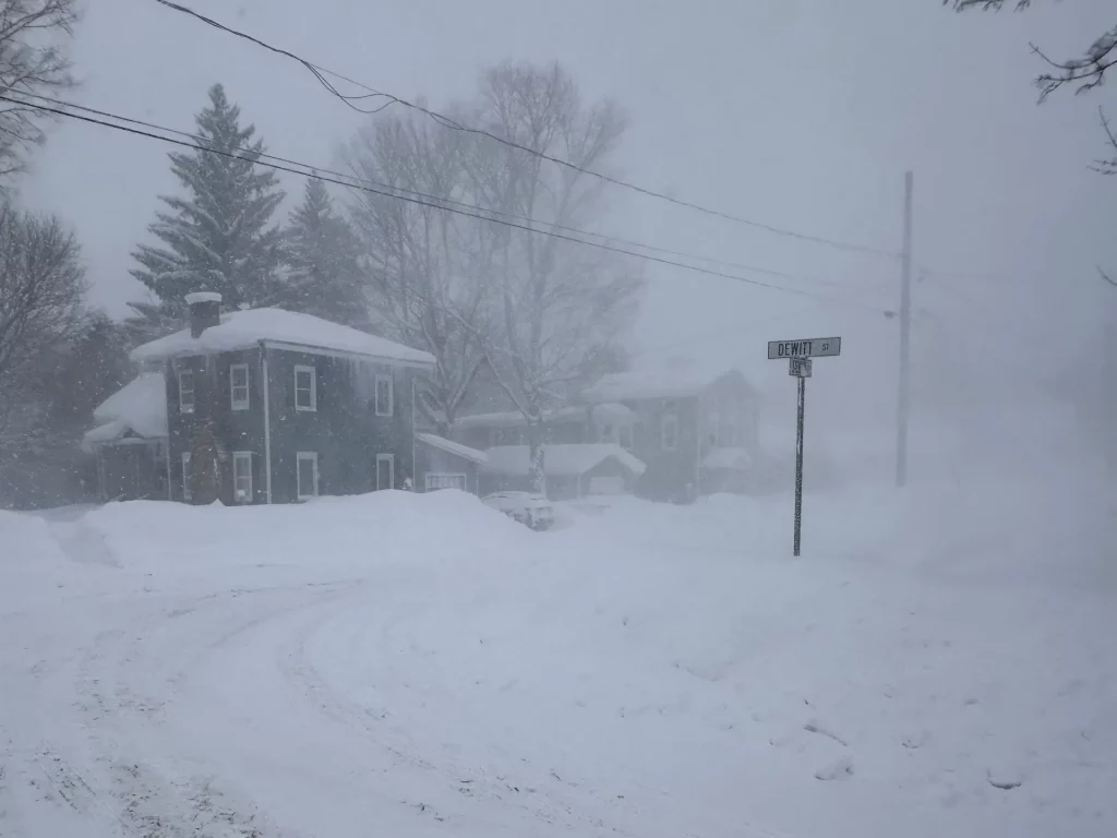 Más de 8.000 vuelos cancelados mientras una gran tormenta invernal azota Estados Unidos | Noticias del tiempo Más de 8.000 vuelos cancelados mientras una gran tormenta invernal azota Estados Unidos | Noticias del tiempo
