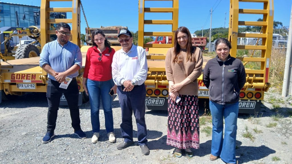 Más equipamiento para mejorar los caminos de Maullín