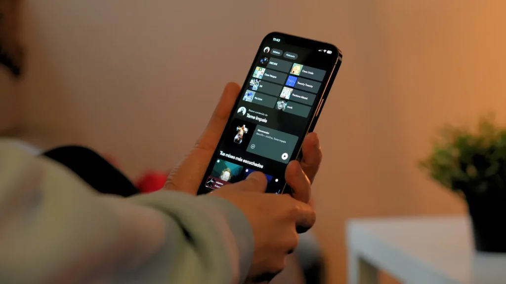 Mi móvil se conecta al coche, pero no puedo cambiar de canción. Mi móvil se conecta al coche, pero no puedo cambiar de canción.