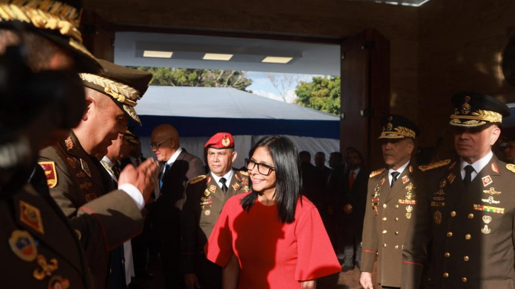 Militares de Venezuela juran “lealtad” a la nueva presidenta Militares de Venezuela juran "lealtad" a la nueva presidenta