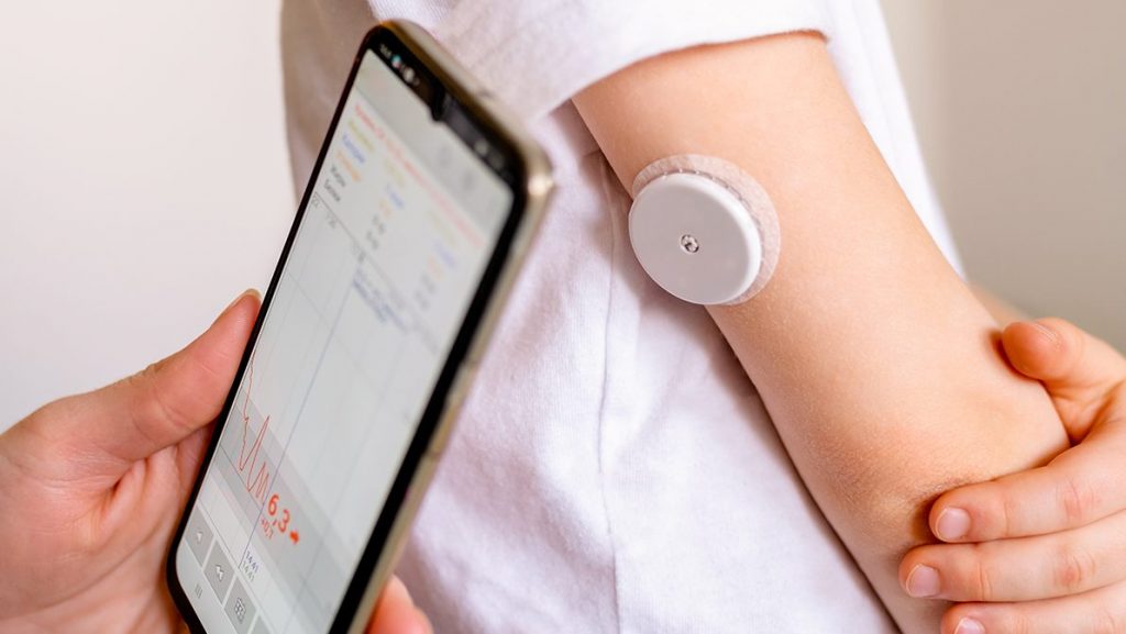 Modelo de IA predice riesgos de diabetes y cardiovasculares con datos de la glucosa