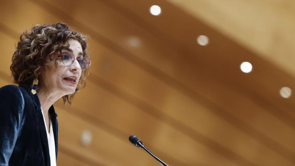 Montero esquiva las preguntas sobre corrupción de la Sepi en un bronco debate en el Senado