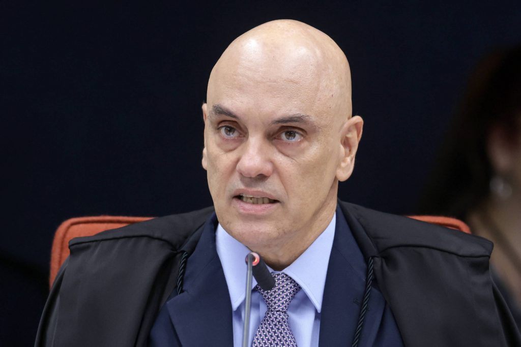 Moraes manda apurar vazamento de dados de ministros do STF - 14/01/2026 - Política